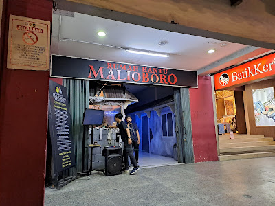 Rumah Hantu Malioboro by putri