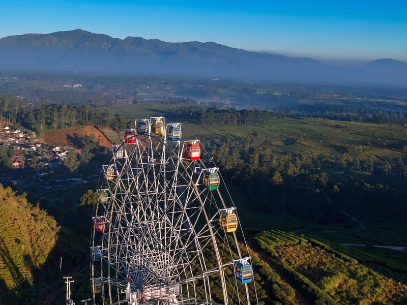 Salah satu waktu terbaik untuk menikmati Nimo Highland adalah saat pagi hari